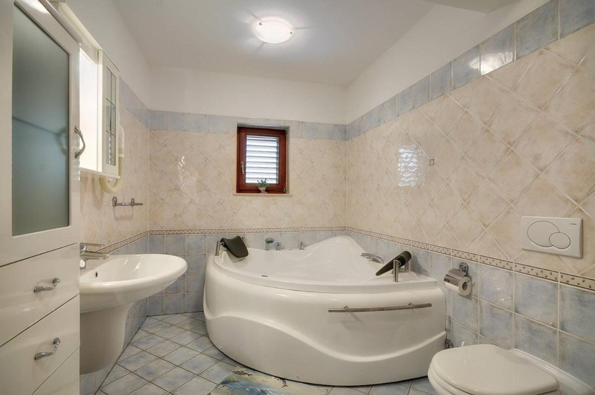 Villa Nina Медулин Екстериор снимка