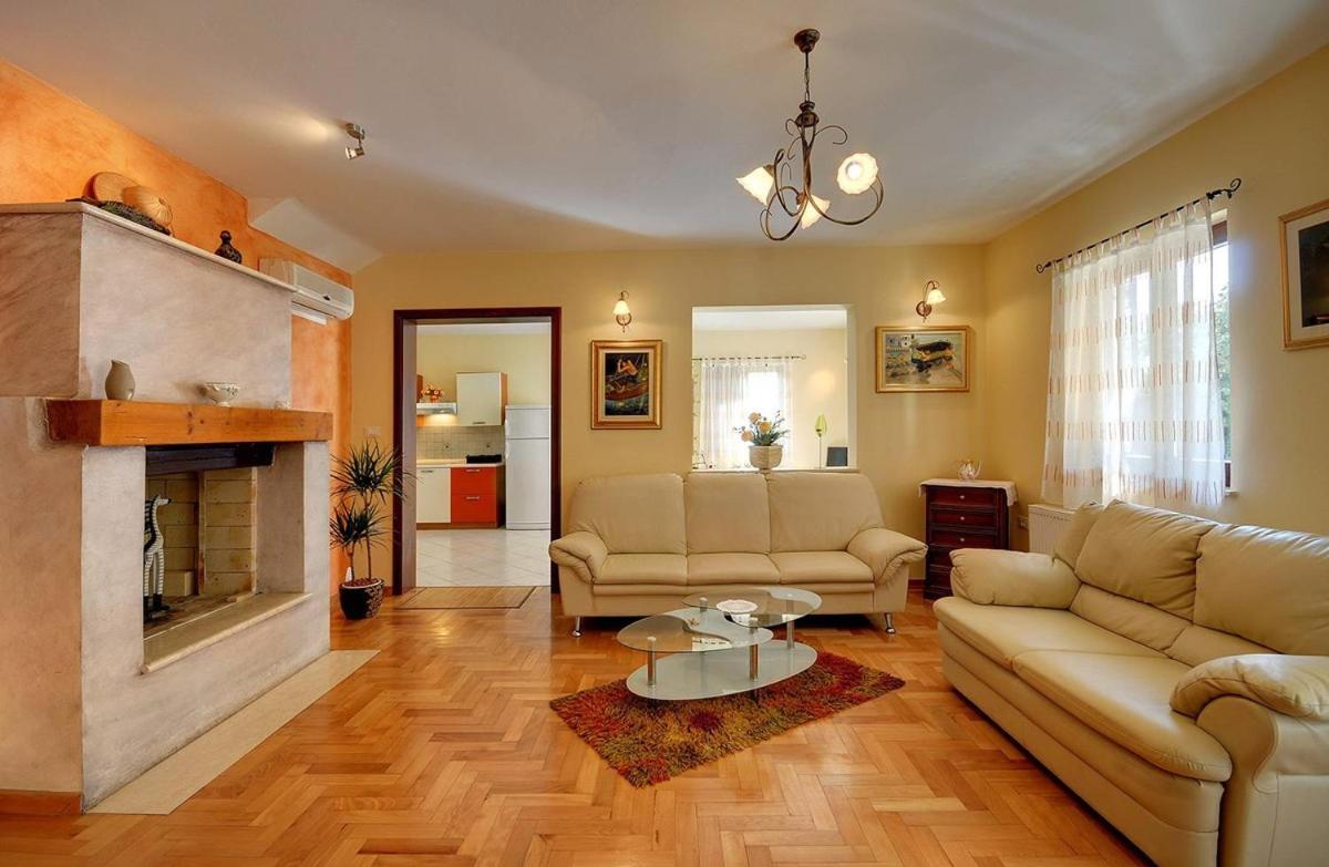 Villa Nina Медулин Екстериор снимка